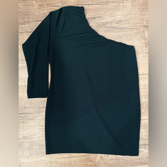 Pretty Little Thing Plus Black Textured One Shoulder Bodycon Dress - Picture 2 of 4